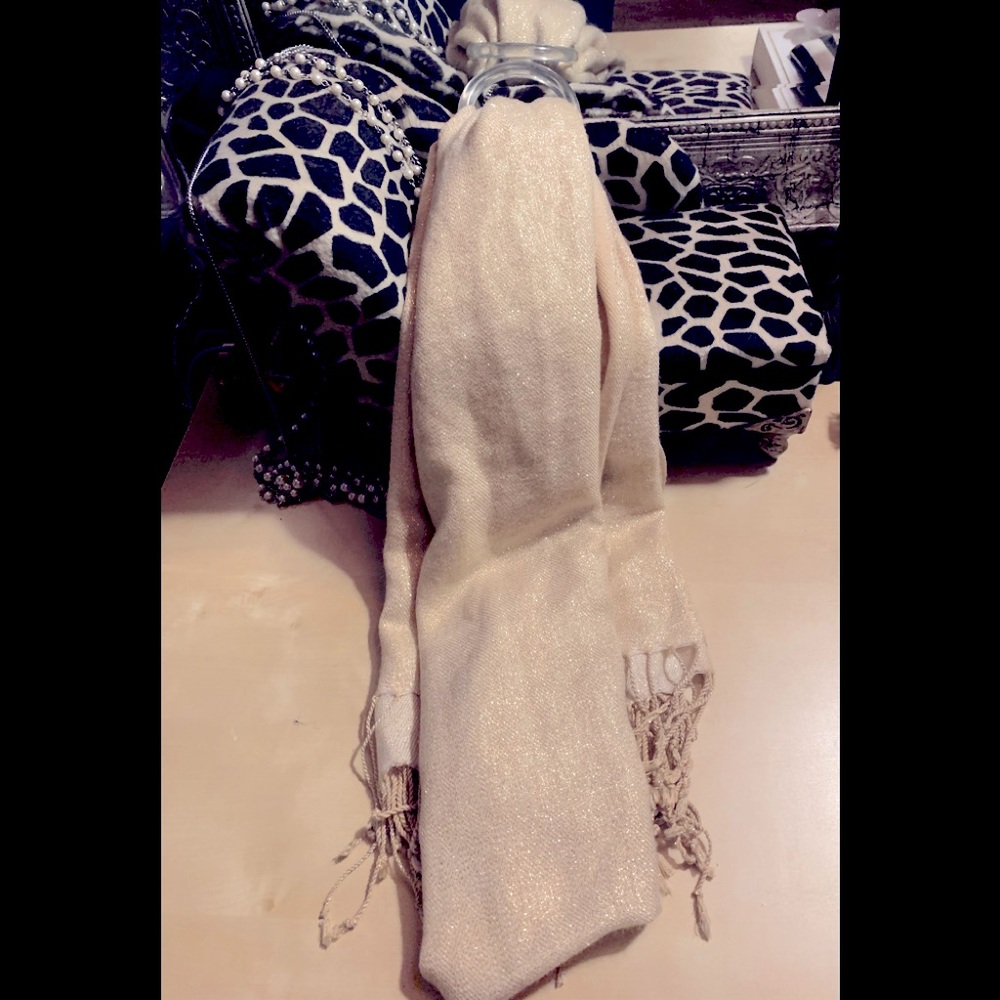 Forever 21 gold scarf 🧣✨